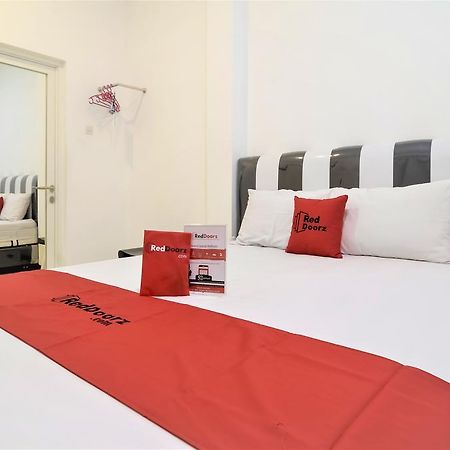 Reddoorz Near Poncol Station Hotel Semarang Bagian luar foto