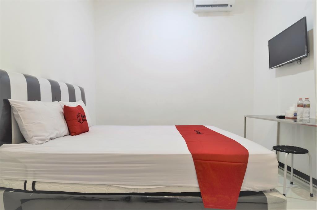 Reddoorz Near Poncol Station Hotel Semarang Bagian luar foto