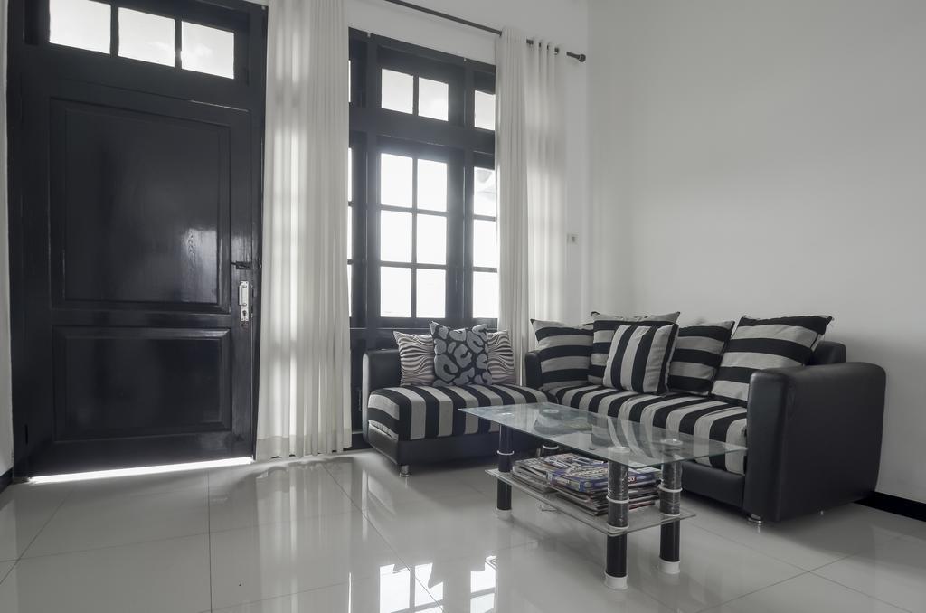 Reddoorz Near Poncol Station Hotel Semarang Bagian luar foto