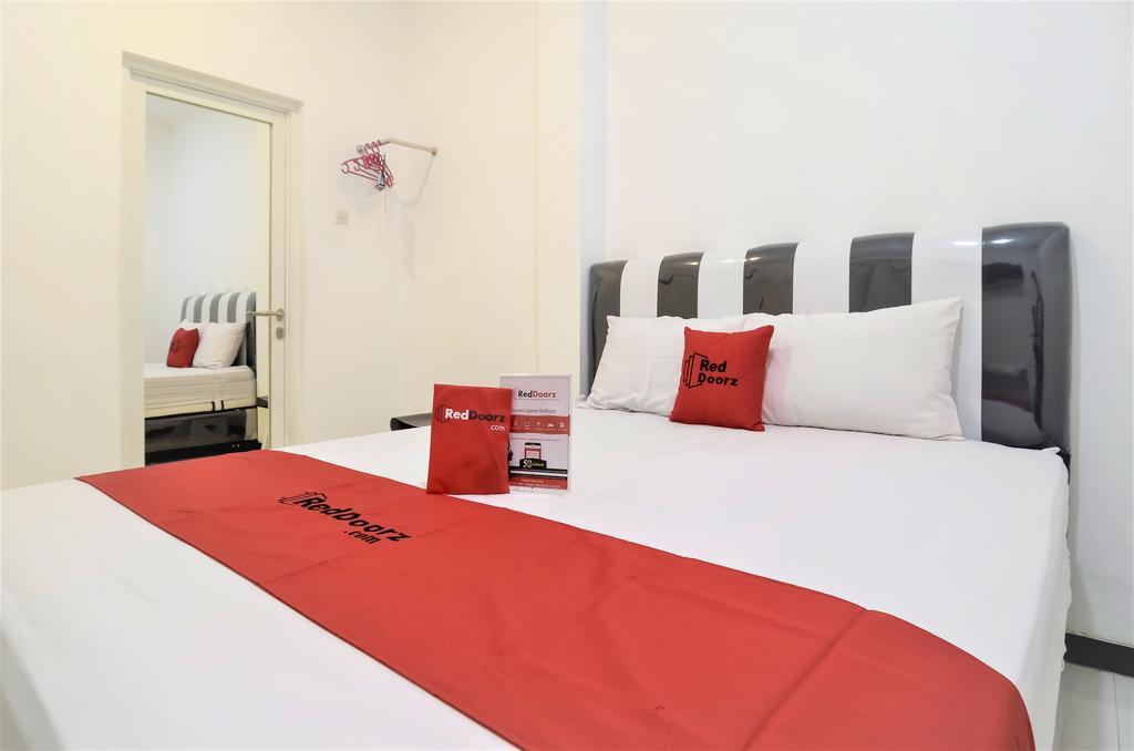 Reddoorz Near Poncol Station Hotel Semarang Bagian luar foto