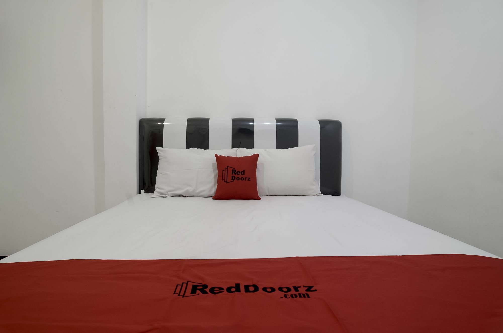 Reddoorz Near Poncol Station Hotel Semarang Bagian luar foto