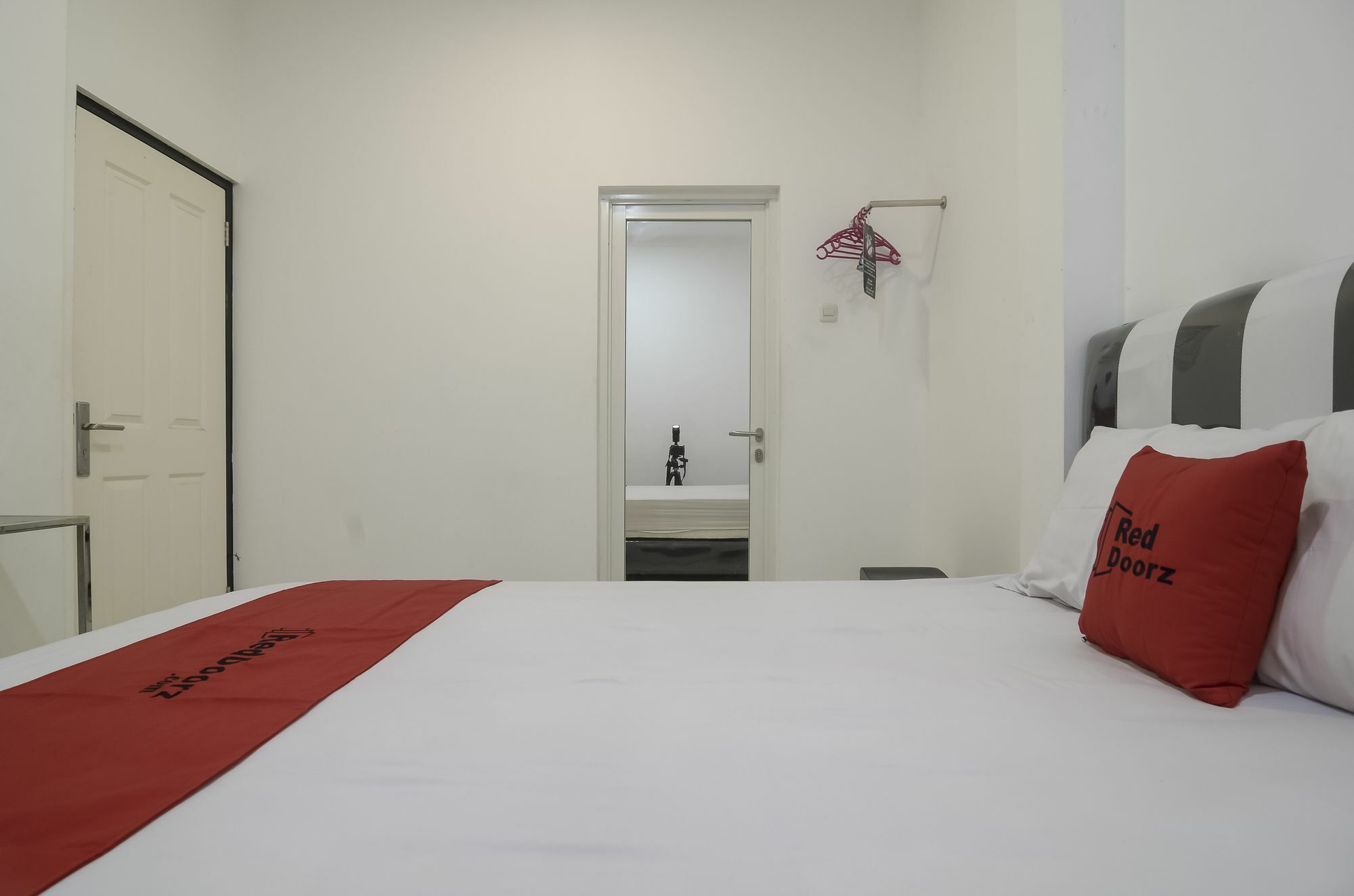 Reddoorz Near Poncol Station Hotel Semarang Bagian luar foto